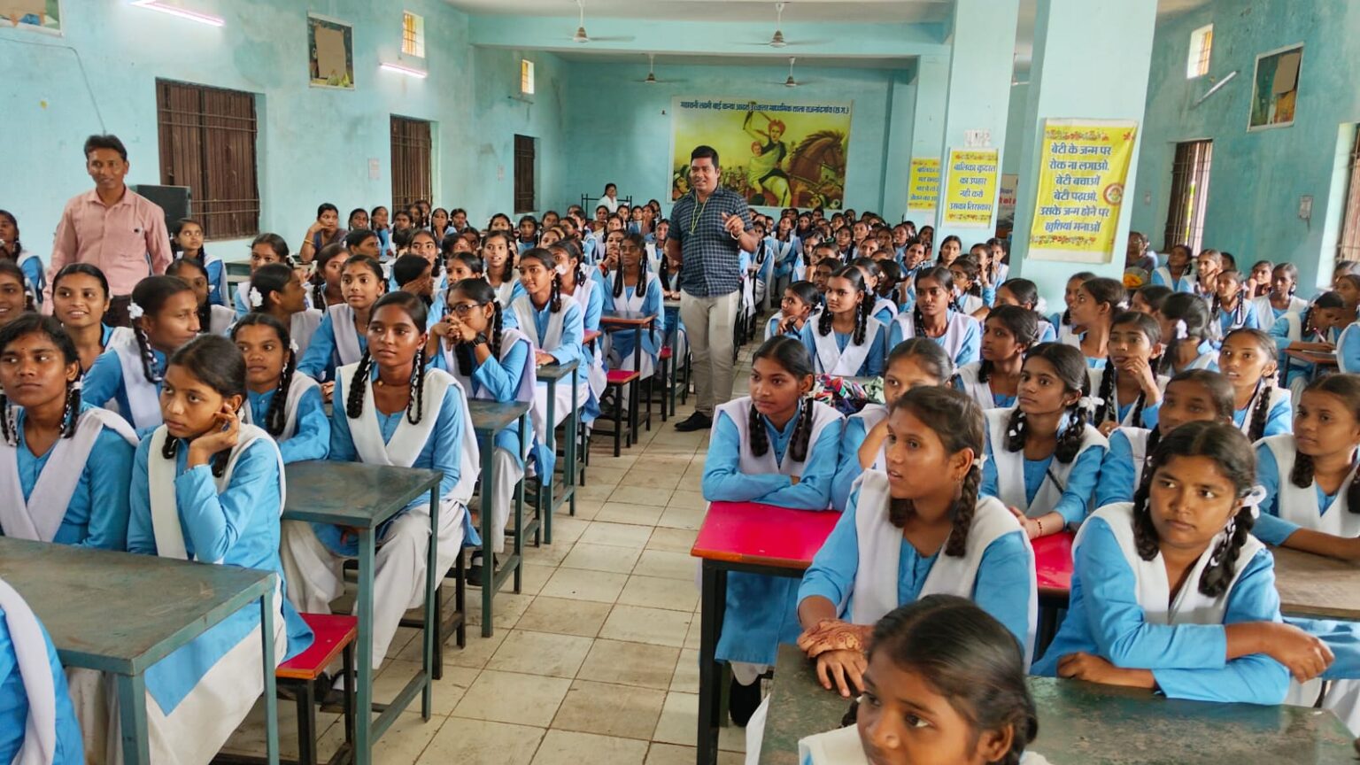 सायबर अपराध से बचाव के गुर सीखीं छात्राओं ने