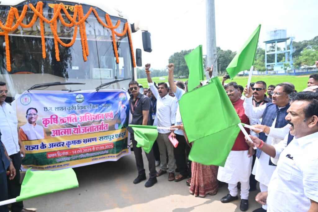 मुख्यमंत्री ने कैम्प कार्यालय बगिया में ’जशपुर पर्यटन एवं कृषि क्रांति’ का किया शुभारंभ