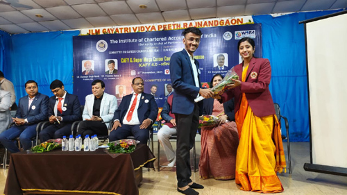 गायत्री विद्यापीठ में सीए संतोष जैन का मार्गदर्शन, छात्रों को वाणिज्य क्षेत्र में महत्वपूर्ण सुझाव