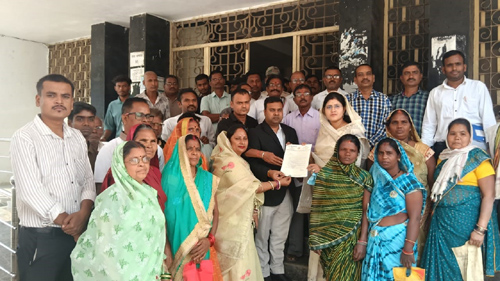 किसानों की समस्याओं पर गंभीर रुख, विधायक हर्षिता बघेल ने कलेक्टर को सौंपा ज्ञापन