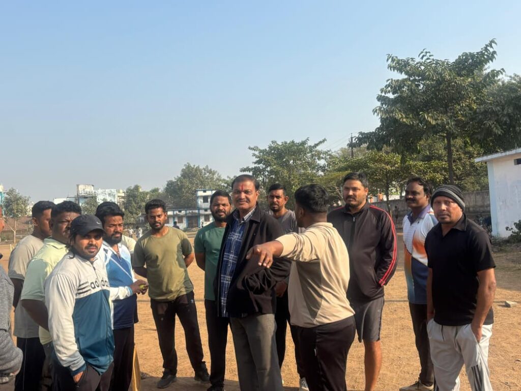 खिलाड़ियों से मिले महापौर, मैदान की समस्याओं के शीघ्र समाधान का भरोसा