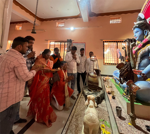 जन्मदिन पर पूर्व विधायक भुनेश्वर बघेल ने पदुमतरा स्थित श्रीराम मंदिर में किया विशेष पूजन