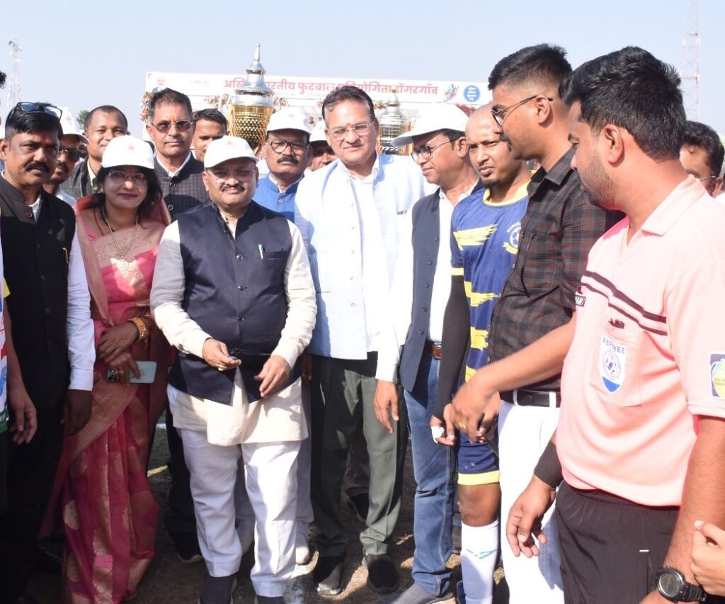 सांसद संतोष पाण्डेय ने सांसद खेल महोत्सव में अखिल भारतीय फुटबाल प्रतियोगिता का किया उद्घाटन