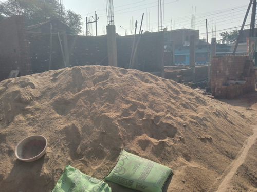 लखोली बैगापारा में सड़क पर रेत-गिट्टी रखने पर मलमा मण्डप के तहत 2 हजार रुपये जुर्माना