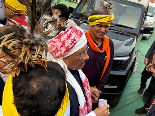 जमीन की बढ़ी सरकारी गाइडलाइन दरों के विरोध में मुख्यमंत्री को सौंपा ज्ञापन