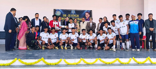 गायत्री विद्यापीठ का आरकेसी फुटबॉल कप पर कब्जा