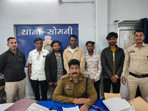 शांति भंग करने वालों पर सोमनी पुलिस की सख्त कार्रवाई, पांच आरोपी गिरफ्तार