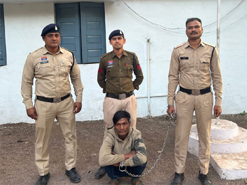 चिकन मार्केट में चाकूबाजी कर स्कूटी में लगाई आग, आधे घंटे में आरोपी पुलिस की गिरफ्त में