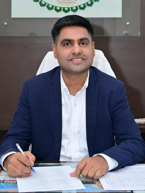 कलेक्टर ने जनदर्शन में आवेदन पर दो बच्चों को स्पॉनसरशिप योजना में किया शामिल