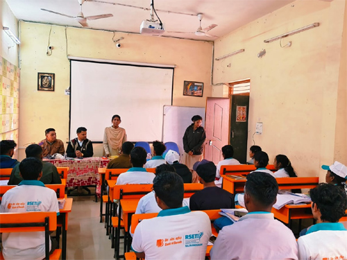 ग्रामीण स्वरोजगार प्रशिक्षण संस्थान में महिला सुरक्षा और साइबर जागरूकता कार्यक्रम