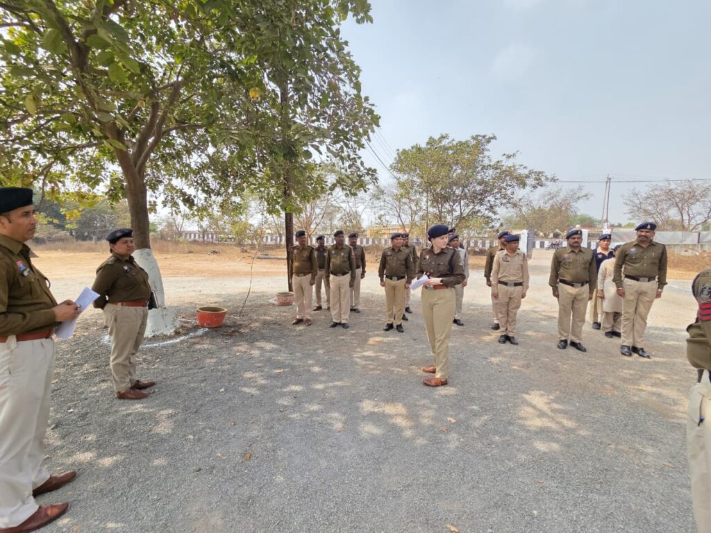 एसपी ने किया डोंगरगांव थाने का वार्षिक निरीक्षण, लंबित मामलों के त्वरित निराकरण के निर्देश