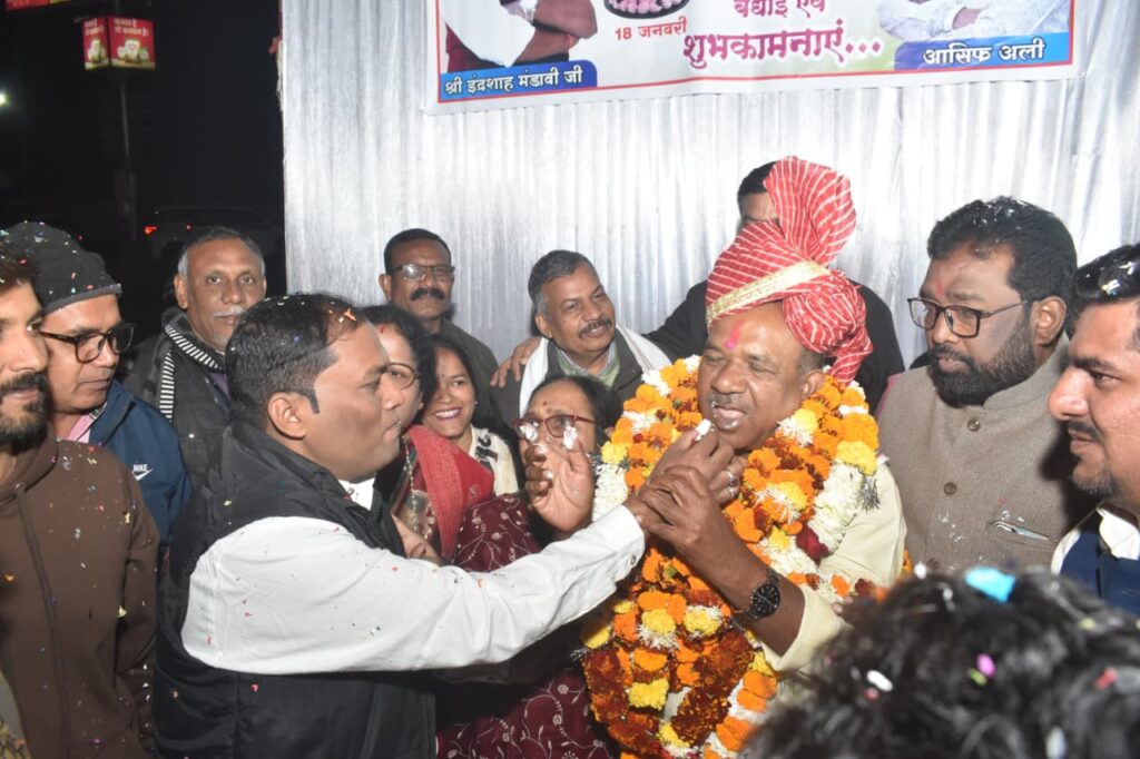 महावीर चौक में विधायक इंद्रशाह मंडावी का जन्मदिन उत्साह व धूमधाम से मनाया गया : आसिफ