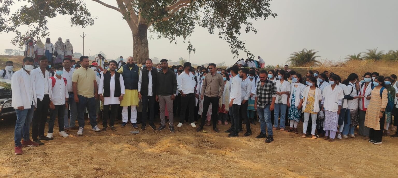 नर्सिंग छात्रों के प्रदर्शन को जोगी कांग्रेस नेता समसुल का समर्थन, आयुष विश्वविद्यालय का घेराव