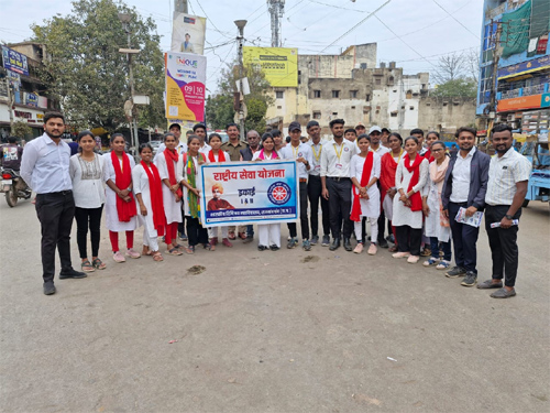 सड़क सुरक्षा माह : नुक्कड़ नाटक से दिया यातायात नियमों का संदेश