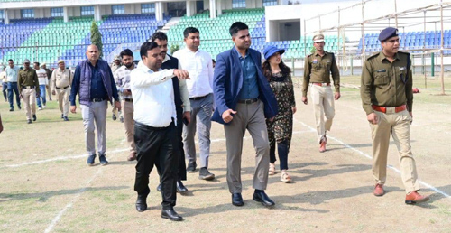 कलेक्टर ने गणतंत्र दिवस की तैयार के मद्देनजर दिग्विजय स्टेडियम में तैयारियों का लिया जायजा