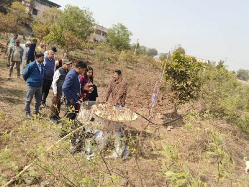 कलेक्टर ने ग्रामीण क्षेत्रों में जल संरक्षण परियोजनाओं का किया गहन निरीक्षण