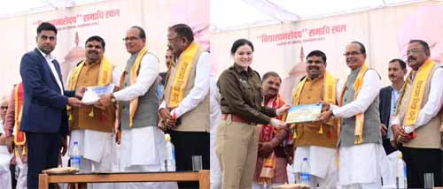 केन्द्रीय मंत्री शिवराज सिंह चौहान को कलेक्टर एवं एसपी ने छत्तीसगढ़ पर आधारित किताब की भेंट