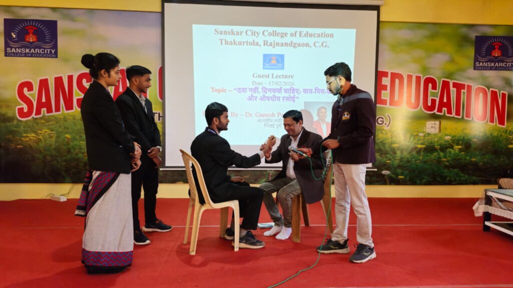 संस्कार सिटी कॉलेज में नाड़ी विशेषज्ञ द्वारा स्वास्थ्य जागरूकता व्याख्यान