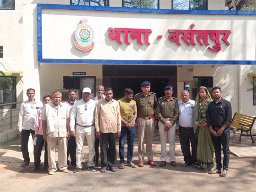 थाना बसंतपुर पुलिस की संवेदनशील पहल : 4 साल से सामाजिक बहिष्कार झेल रहे परिवार को समाज की मुख्यधारा से जोड़ा