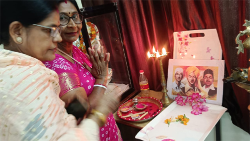बलिदान दिवस पर क्रांतिकारियों को श्रद्धांजलि, युवाओं से आदर्श अपनाने का आह्वान