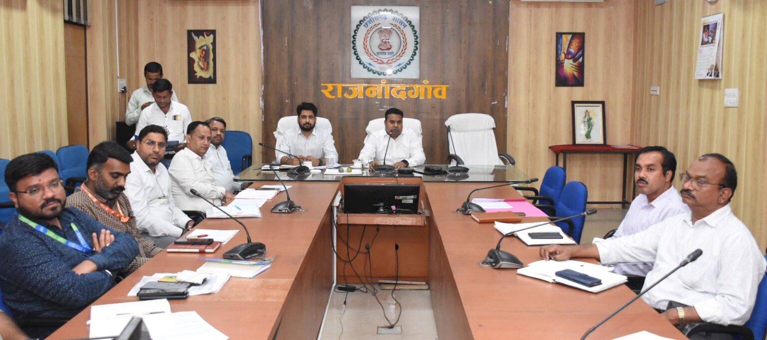 पीएम सूर्याघर मुफ्त बिजली योजना की समीक्षा, शीघ्र क्रियान्वयन के निर्देश