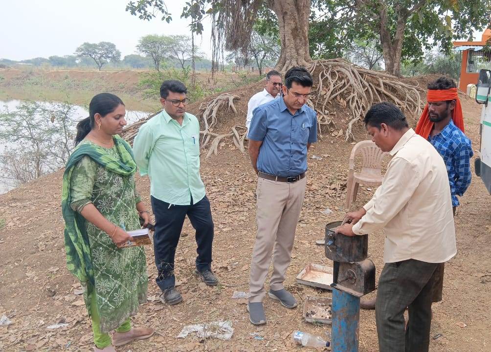 पीएमजीएसवाई के तहत 2.45 किमी सड़क निर्माण पूरा, ओवरहीट मटेरियल हटाकर दोबारा कराया गया काम