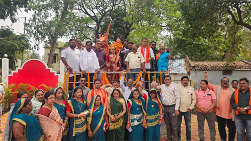 विश्व हिंदू परिषद और बजरंग दल के कार्यकर्ताओं ने रानी अवंती बाई लोधी को श्रद्धांजलि