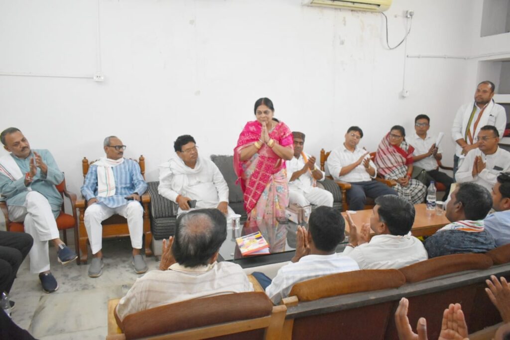 विपिन यादव का निर्देश : हर बूथ तक पहुंचे पदाधिकारी, जिला कांग्रेस की बैठक संपन्न