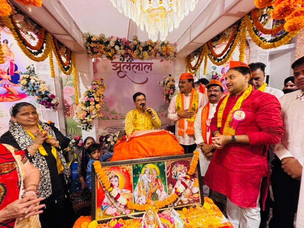 झूलेलाल जयंती पर महापौर ने झुलेलाल मंदिर में पूजा अर्चना कर सिंधी समाज को दी बधाई