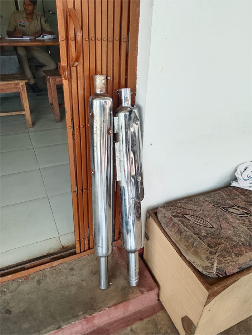 मोडिफाई साइलेंसर वाहन चलाने वाले उपद्रवियों पर कार्रवाई