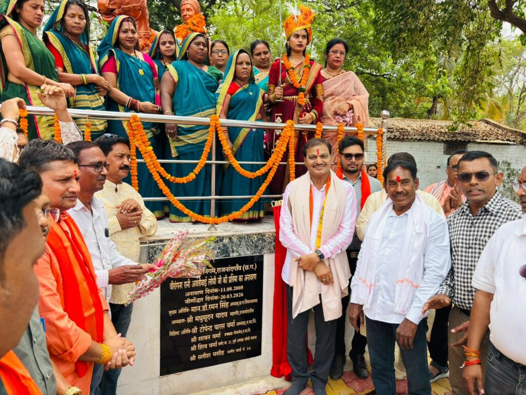 महापौर मधुसूदन यादव ने रानी अवंती बाई की प्रतिमा पर माल्यार्पण कर दी पुष्पांजलि