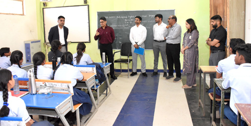 प्रभारी सचिव ने पीएमश्री स्कूल डोंगरगढ़ का किया निरीक्षण, बच्चों के साथ की चर्चा