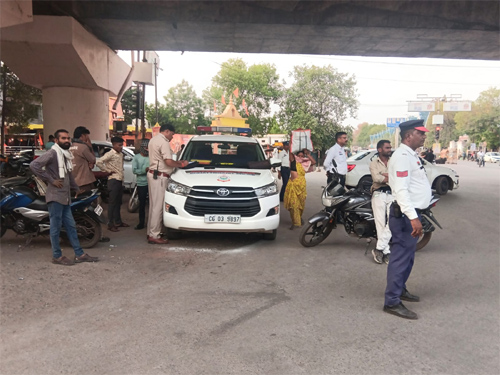 यातायात नियमों का उल्लंघन करने वालों पर कड़ी कार्रवाई, 38,500 रूपये जुर्माना वसूला