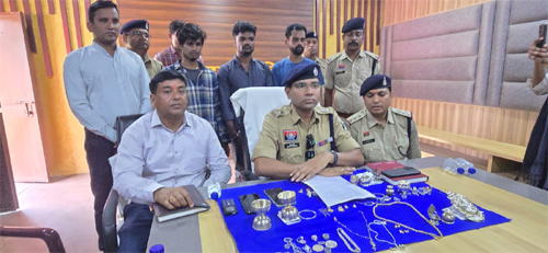 राजनांदगांव पुलिस का बड़ा खुलासा : हैदराबाद से 3 आदतन अपराधी गिरफ्तार, 5 लाख के जेवरात बरामद