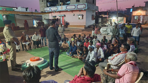 लालबाग पुलिस ने ग्राम बरगा में विधिक साक्षरता कार्यक्रम आयोजित किया