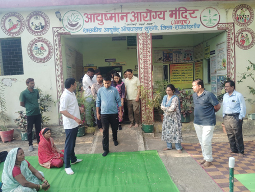 कलेक्टर ने सुरगी पीएचसी का किया निरीक्षण, स्वास्थ्य सेवाओं में सुधार के दिए निर्देश