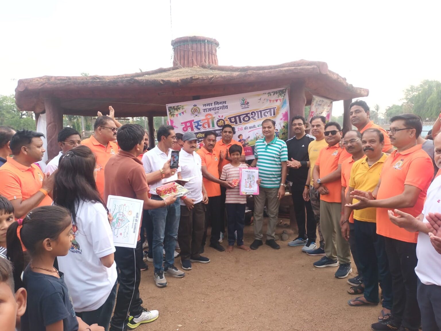 मस्ती की पाठशाला : पारंपरिक खेलों और जुम्बा डांस की धुन पर जमकर थिरके शहरवासी