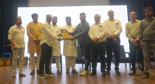 जरूरतमंदों के लिए फरिश्ता बने यूनुस अजनबी, रक्त अलंकरण सम्मान से नवाजे गए