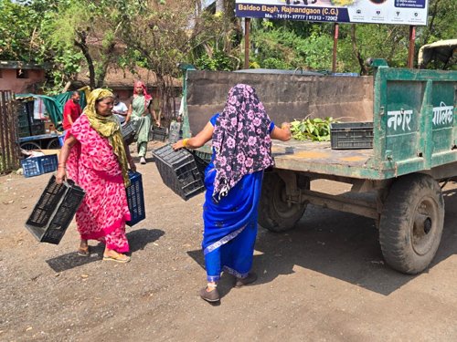 अतिक्रमण व गंदगी पर निगम सख्त : फल दुकान का सामान जब्त कर लगाया जुर्माना, 10 दुकानें सील