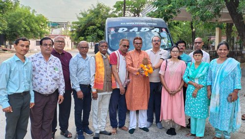 सोमनाथ स्वाभिमान सांस्कृतिक यात्रा के लिए जिले की टीम रवाना