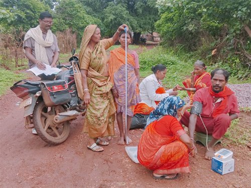 ‘आदि अमितान’ अभियान : पीएम जनमन यूनिवर्सल हेल्थ स्क्रीनिंग अभियान के तहत घर-घर पहुंच रही स्वास्थ्य सेवाएं