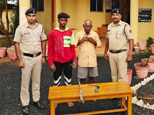 पुरानी रंजिश पर जानलेवा हमला करने वाले पिता-पुत्र गिरफ्तार, डोंगरगांव पुलिस की 24 घंटे के भीतर कार्रवाई