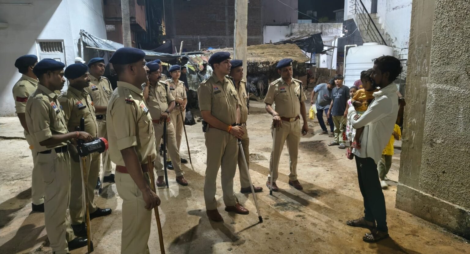 राजनांदगांव में भारी पुलिस बल की कॉम्बिंग गश्त, 89 असामाजिक तत्व खंगाले