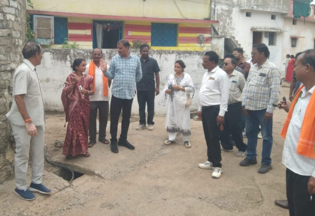 वार्डों के निरीक्षण पर निकले महापौर : कंचन बाग और राहुल नगर की जनता से हुए रूबरू, पेयजल संकट दूर करने के निर्देश